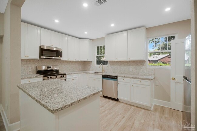 Building Photo - 1322 Wisteria Ave
