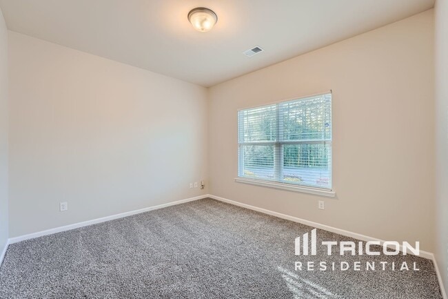 Building Photo - 4050 Tarnwood Pl