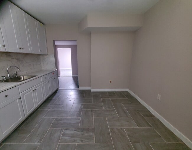 Building Photo - 455 Emerald Lake Dr