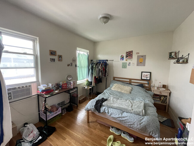 Foto del edificio - 218 W 8th St