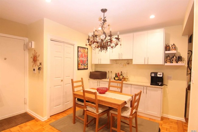 Foto del edificio - 211-10 73rd Ave