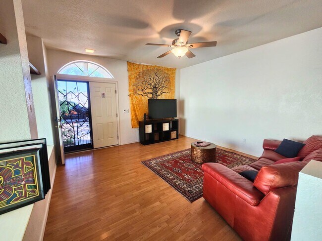 Foto del edificio - 3343 N Glen Creek Dr