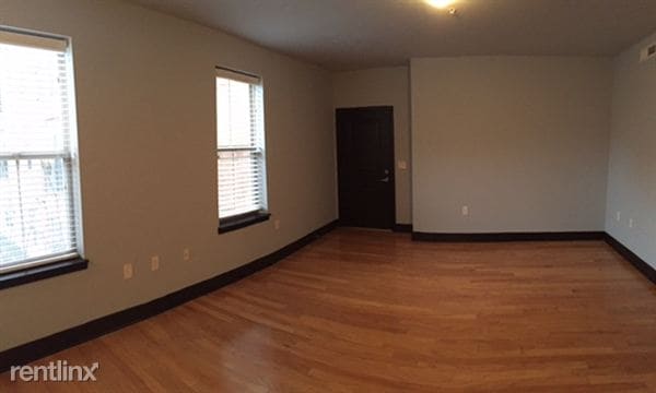 Primary Photo - 203 S Wall St