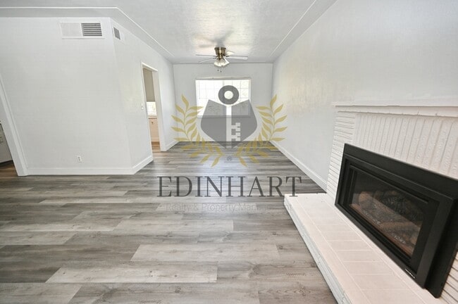 Building Photo - 5568 N Millbrook Ave