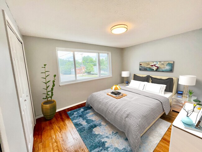 Foto del edificio - Mayfield 16 Townhomes