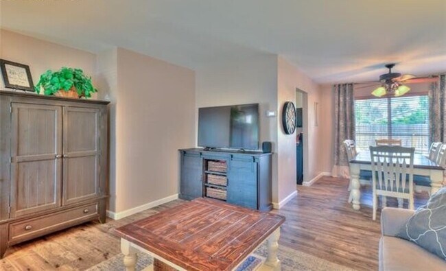 Building Photo - 7805 Lindsey Dr