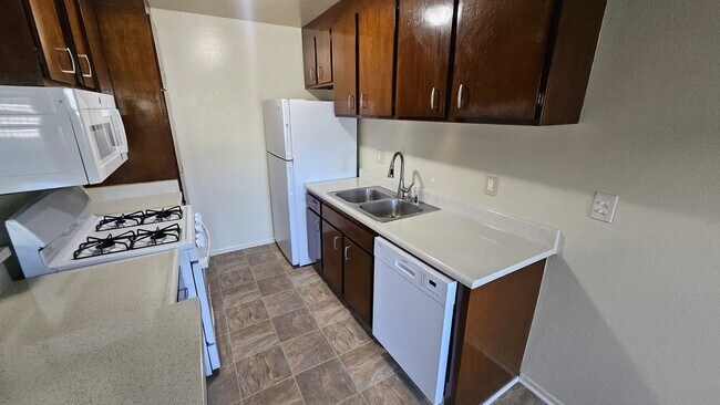 Foto del edificio - 15549 Sherman Way