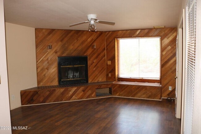 Foto del edificio - Super Northwest Location! Lovely spacious 3 bedroom, 2 bath home with large back yard