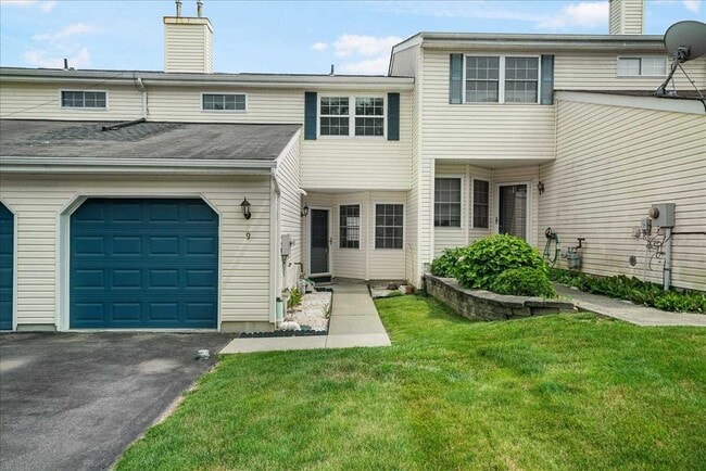 Building Photo - 9 Pond Hill Ln