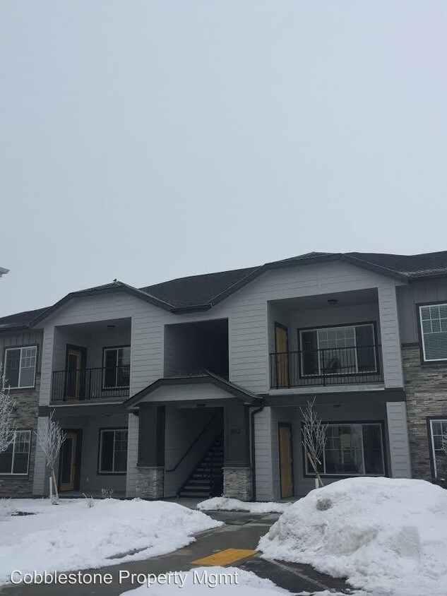 Foto principal - 1663 N Madderlake Ave