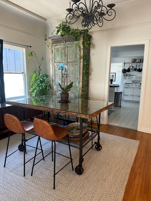 Foto principal - 618 N La Jolla Ave