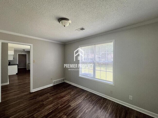 Foto del edificio - 5764 Heartwood Dr