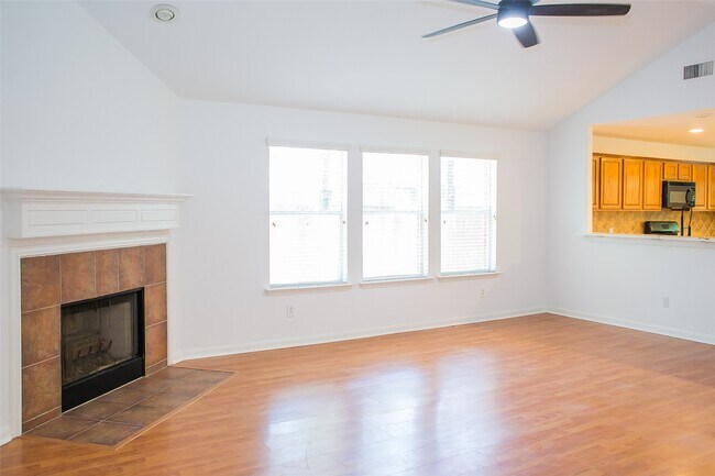 Building Photo - 91 Genesee Ridge Dr