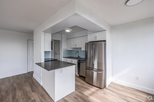 1BR, 1BA - 657SF - Kitchen - 5815 Yew Street