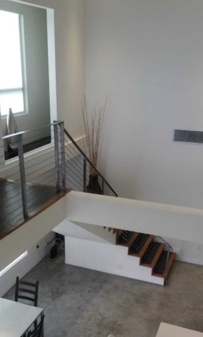 Building Photo - Burton Way Apartments