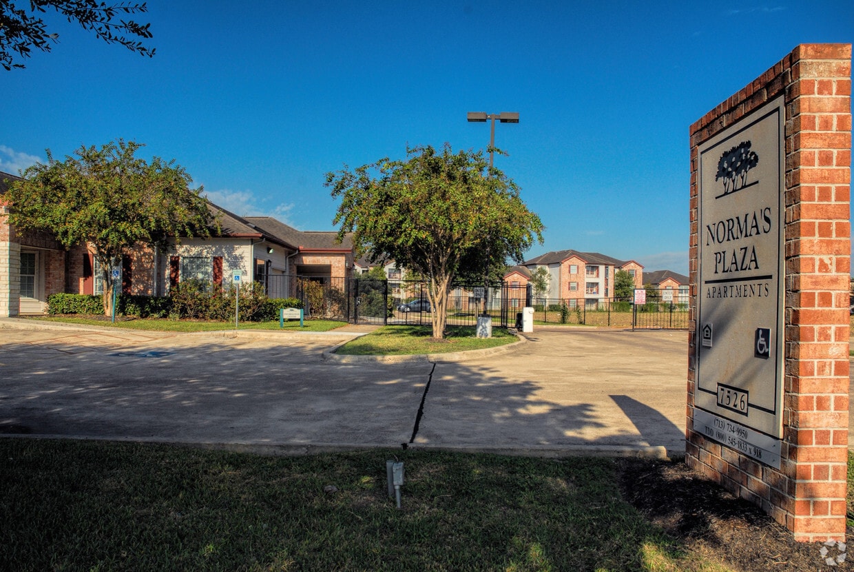 Building Photo - Norma's Plaza