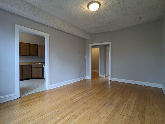 Foto del edificio - 3523 N Racine Ave