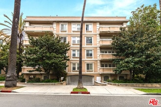Building Photo - 120 S Palm Dr