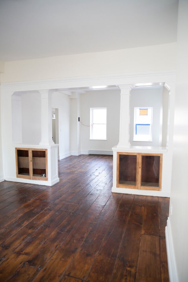 Building Photo - 133 3rd St