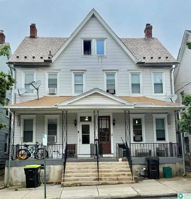 Building Photo - 715 E 5th St