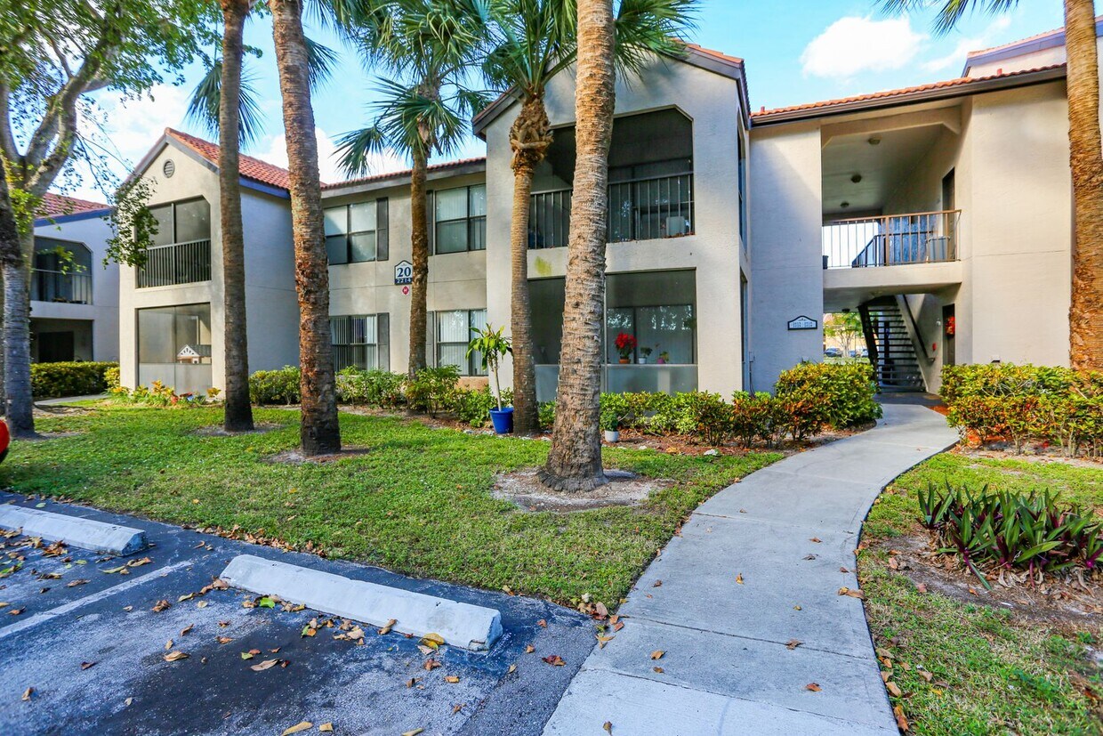 Primary Photo - ***ANNUAL- UNFURNISHED***2 BEDS / 2 BATHRO...
