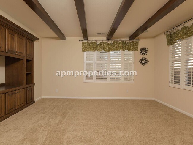 Foto del edificio - Upscale 3 Bedroom + Den, 4 bath, Detached ...