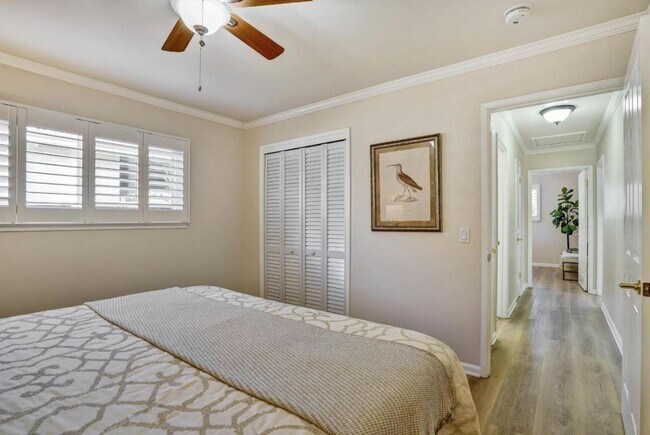 Foto del edificio - 124 Oakwood Dr