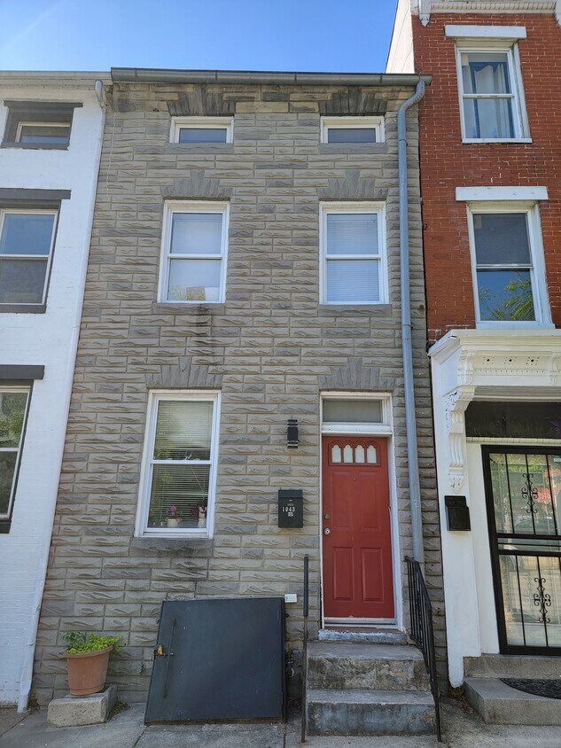 Primary Photo - 1043 Hollins St