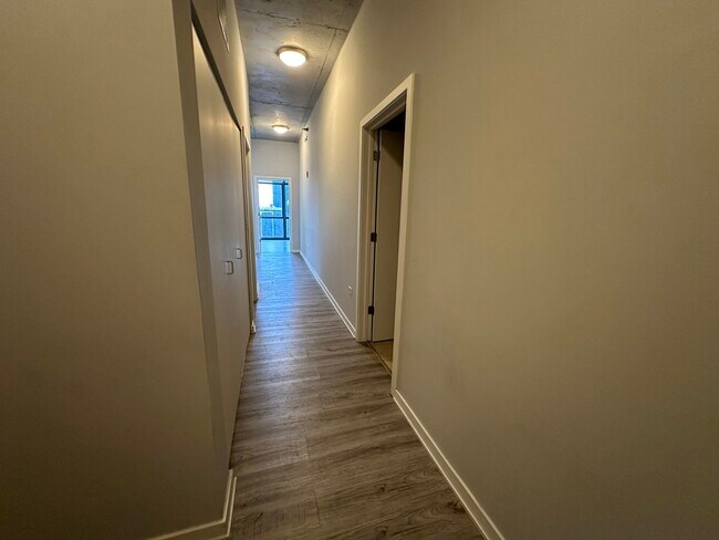 Building Photo - 235 W Van Buren St