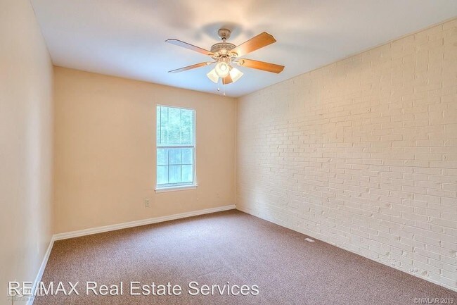 Building Photo - 3 br, 2 bath House - 10004 Georgetown Drive