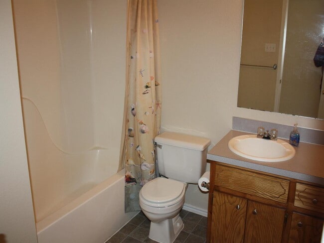 Building Photo - House Located Minutes From Park, School & Restaurants!