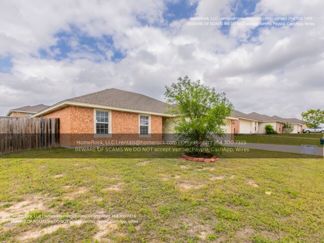 Building Photo - 4 Bedroom 2 Bath House Available NOW