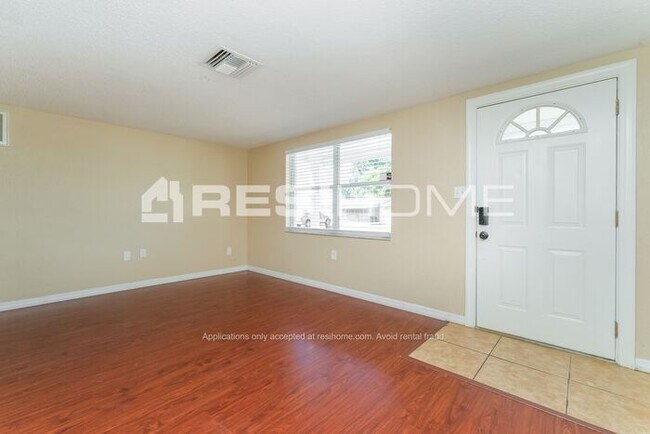 Building Photo - 7700 Farmlawn Dr