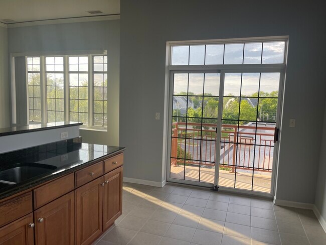 Foto del edificio - 755 N Diamond Lake Rd
