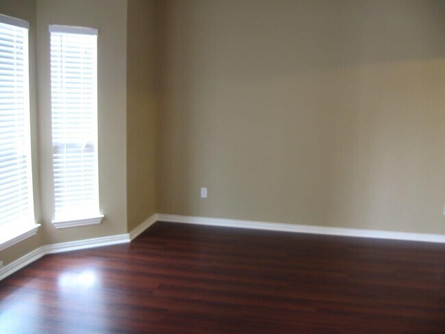 Building Photo - 136 Avery Springs Ln