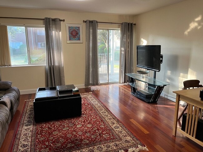 Building Photo - 49 Bayberry Dr