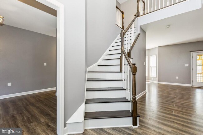 Building Photo - 41 Doral Ct