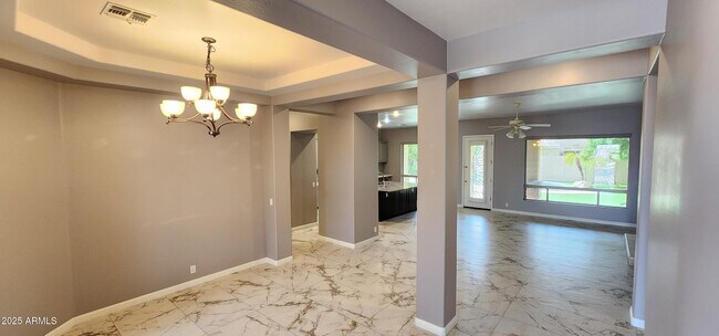 Foto del edificio - 1544 N Rico Cir
