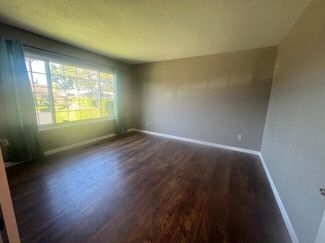 Building Photo - 3421 Serpentine Dr