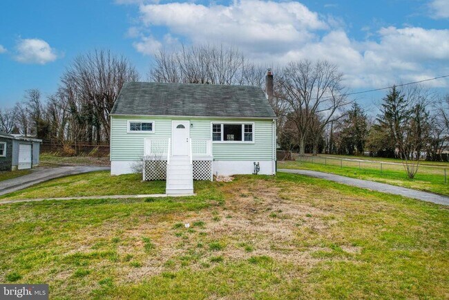 Building Photo - 821 Chesaco Ave