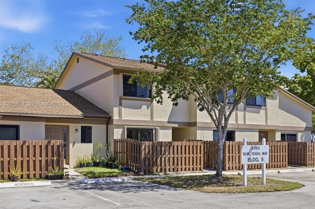 Foto del edificio - 2950 NW 106th Ave
