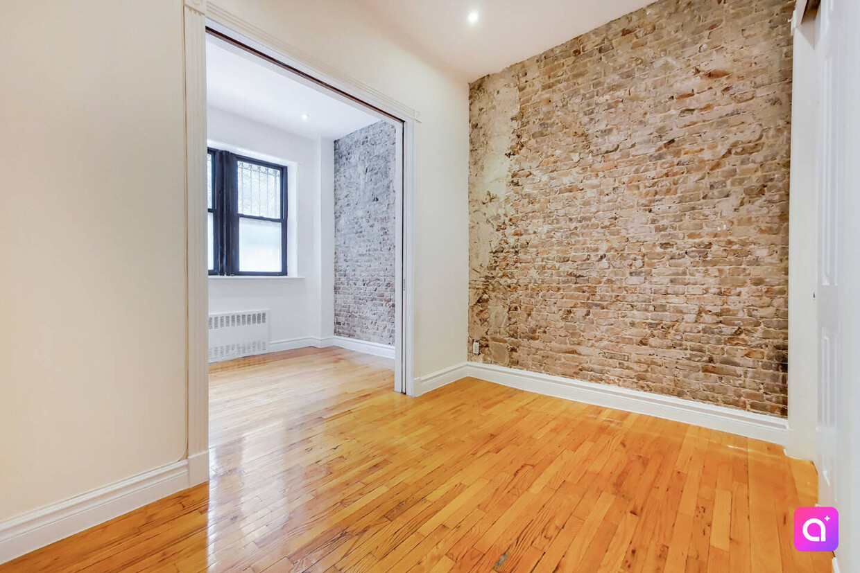 Foto principal - 228 E 84th St