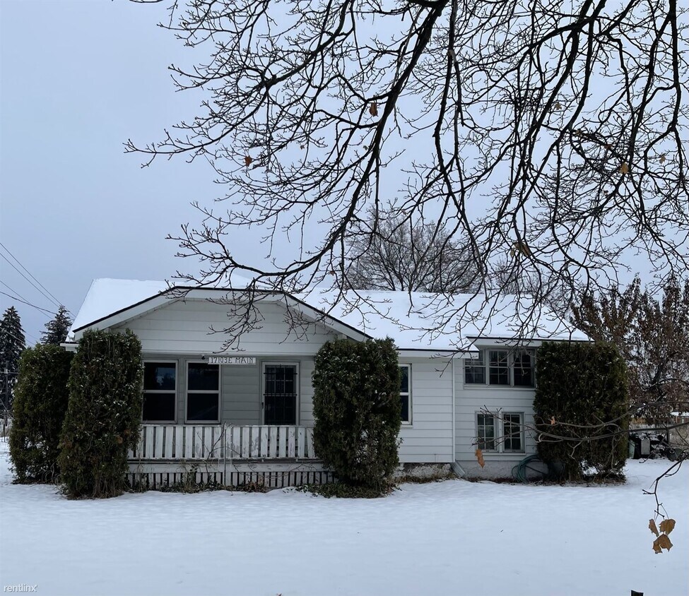 2 br, 1 bath House 17103 East Main Avenue House Rental in Spokane