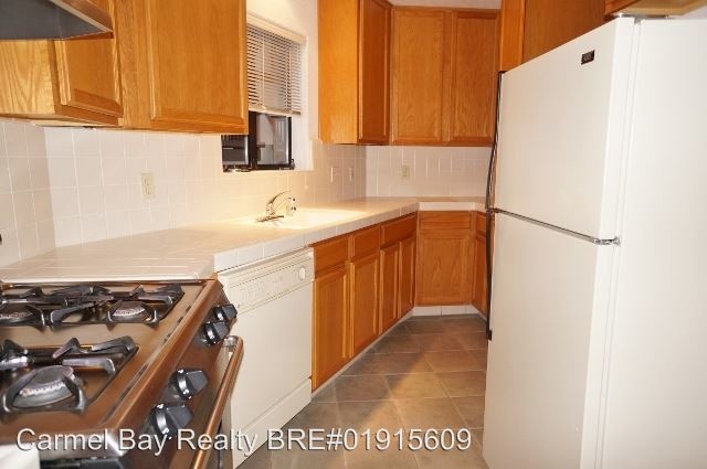 Primary Photo - 300 Lighthouse Ave