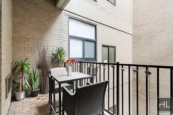 Building Photo - Private Oasis