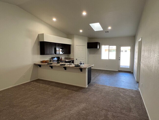 Building Photo - DESERT SKY TOWNHOME!