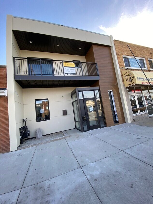 6151 N Milwaukee Ave Unit 2, Chicago, IL 60646 Condo for Rent in