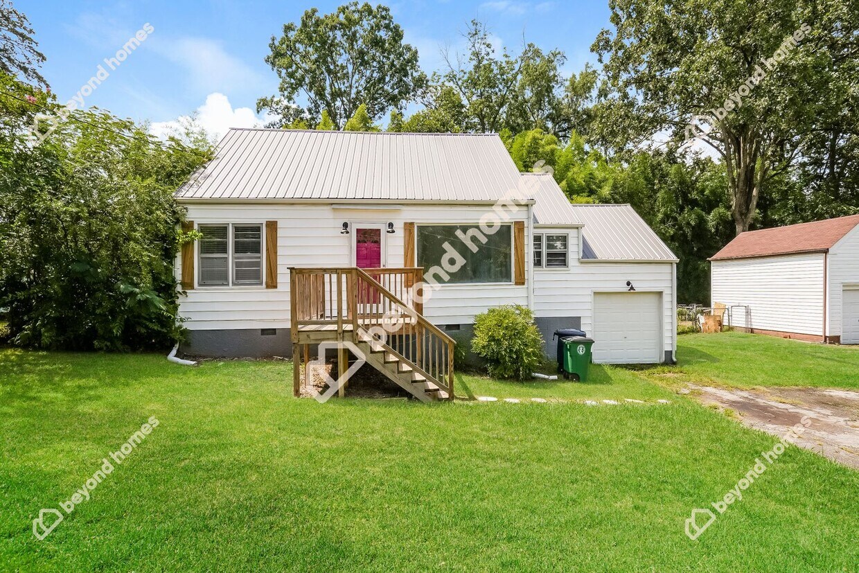 Foto principal - Charming 2-Bedroom Home in East Ridge!