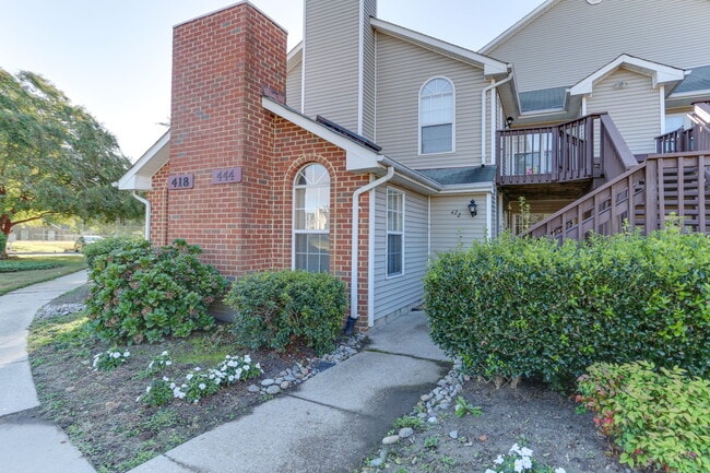 Building Photo - 422 Lees Mill Dr