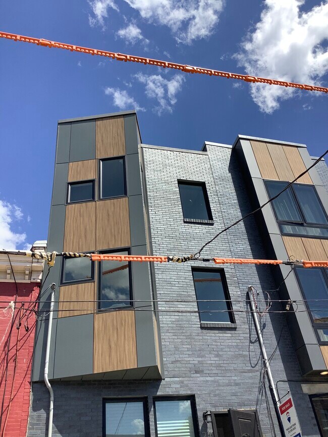 Building Photo - 2111 W Seybert St